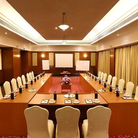 Greenpark Ченнаи Экстерьер фото A meeting room at a hotel
