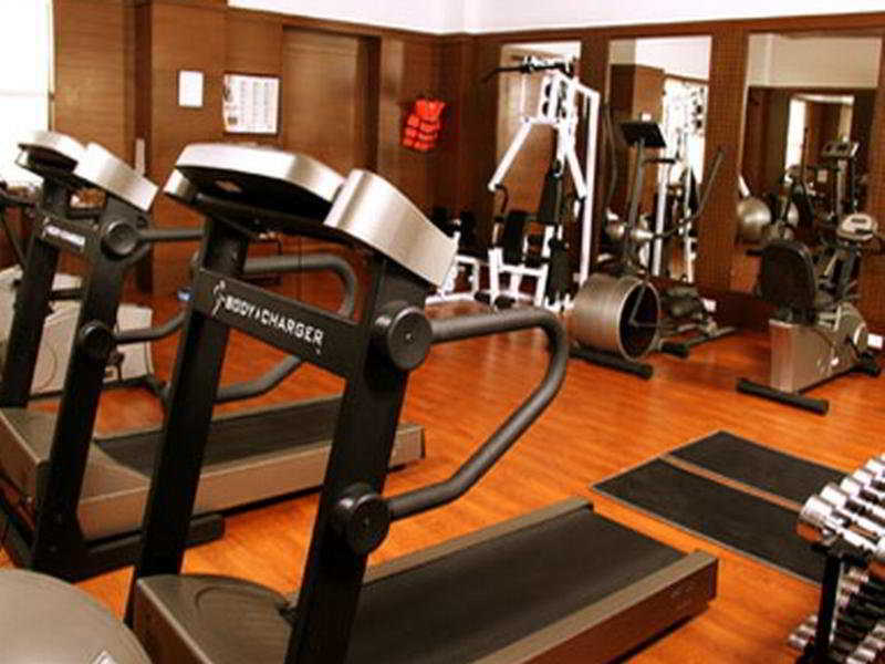 Greenpark Ченнаи Экстерьер фото A gym