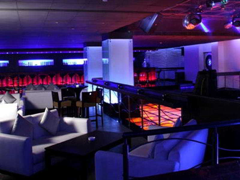 Greenpark Ченнаи Экстерьер фото The interior of the nightclub