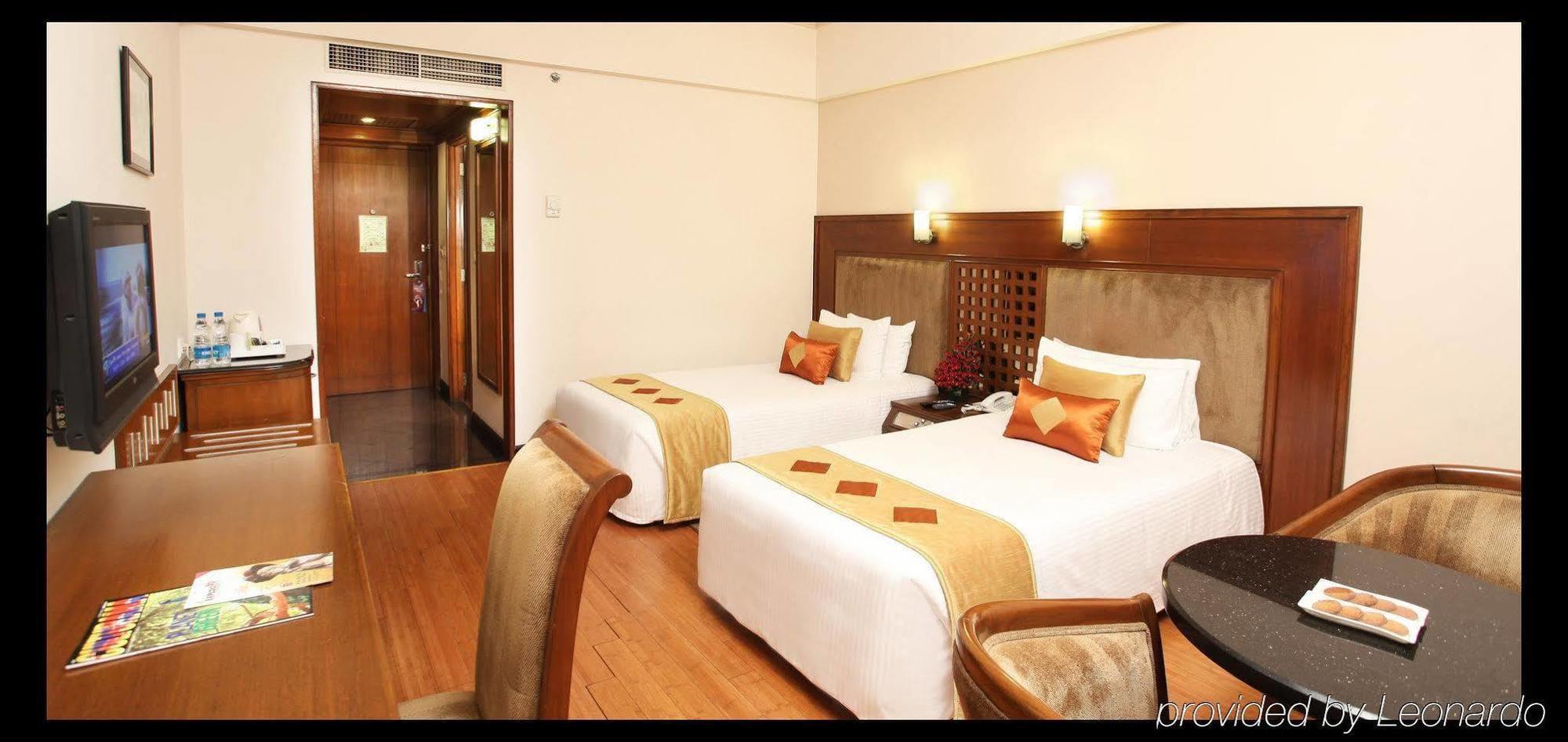 Greenpark Ченнаи Номер фото A room at the hotel