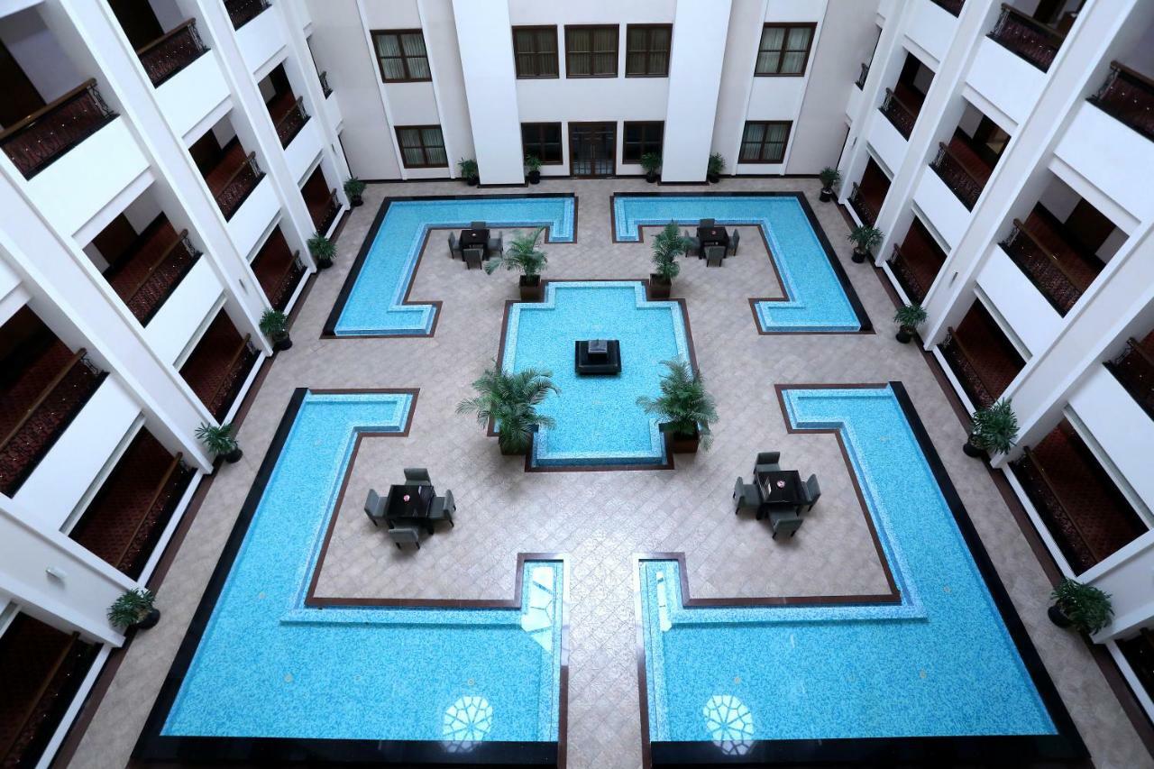 Greenpark Ченнаи Экстерьер фото The interior of the hotel