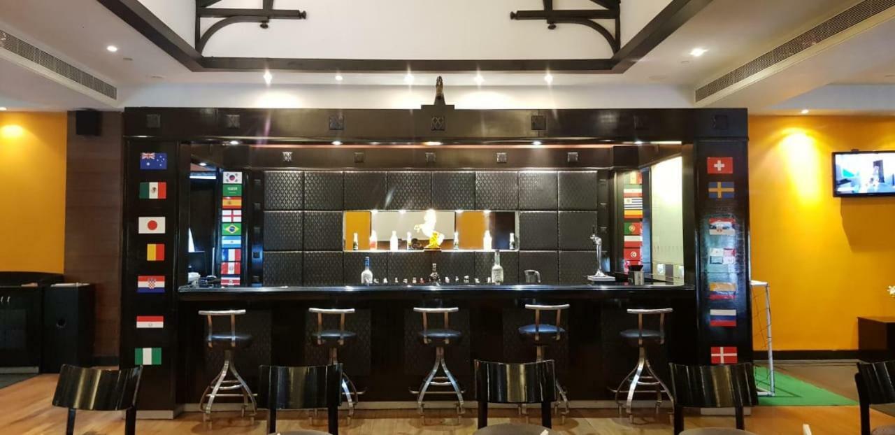 Greenpark Ченнаи Экстерьер фото A coffee bar in a coffee shop