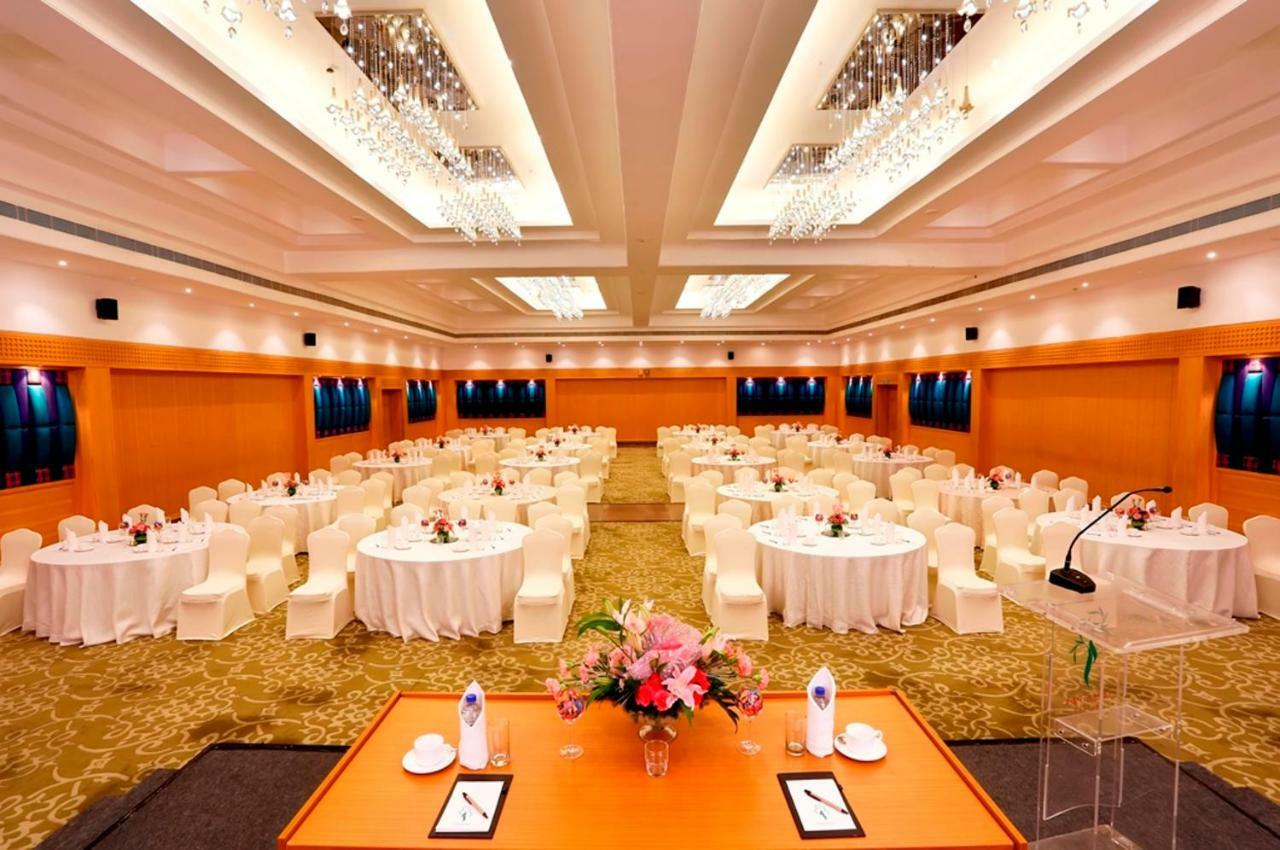Greenpark Ченнаи Экстерьер фото The Royal Hall