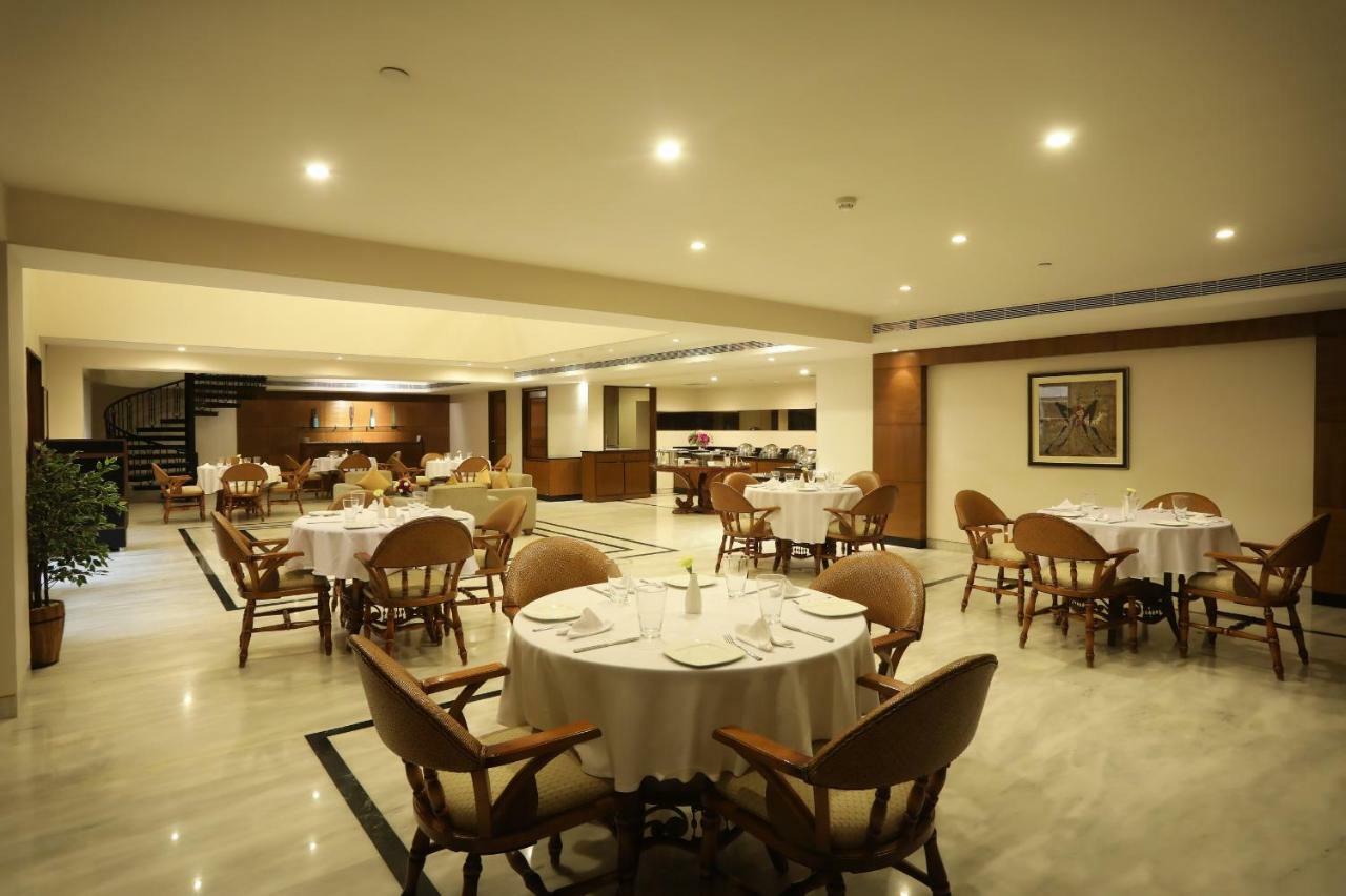 Greenpark Ченнаи Экстерьер фото The restaurant at the hotel